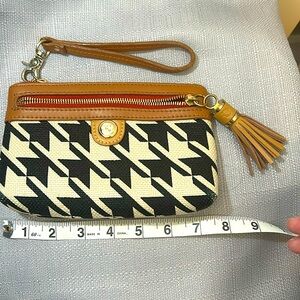 SPARTINA 449 Black and Cream Checkered Wristlet